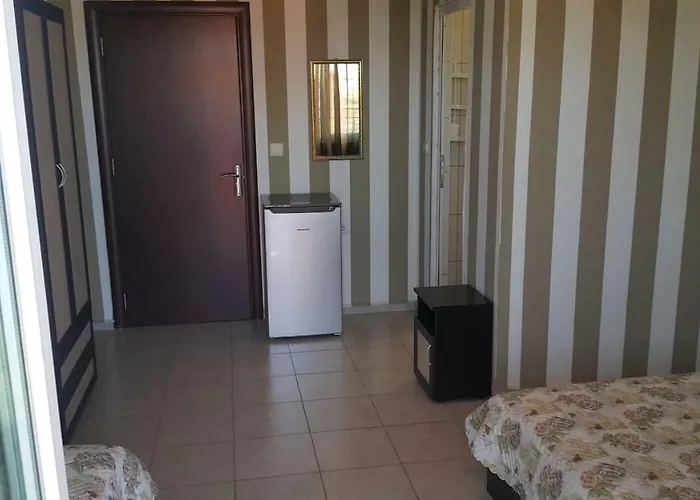 на гости при силвия 招待所 3*